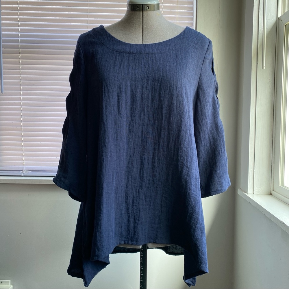LULU-B Beautiful Navy Blue Tunic Blouse Sleeve Back Cut Details Size S (M)